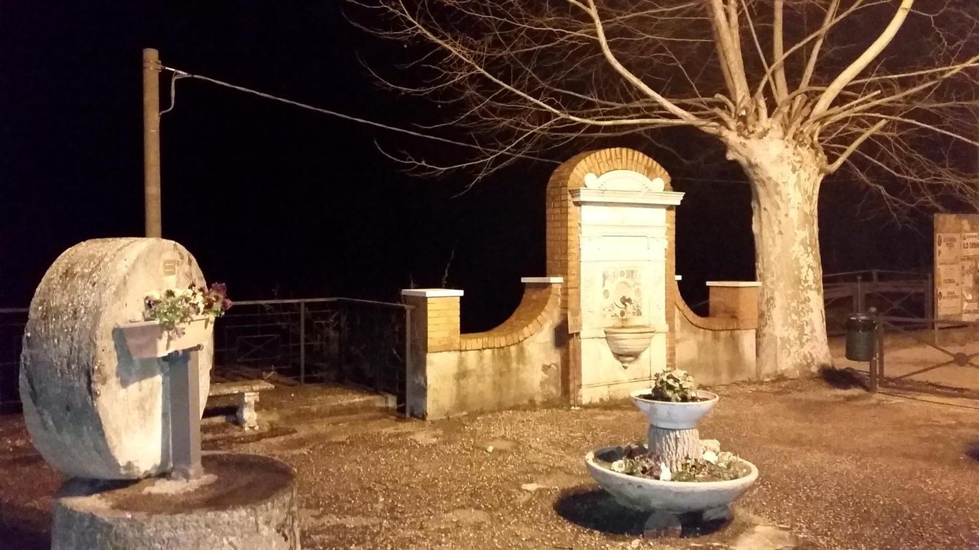 Casa In Antico Borgo Medievale A Tarano Ri, Via Giacomo Leopardi, 15 Vila Exterior foto